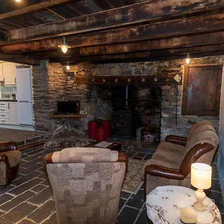 John's House - Caherdaniel * Gortnaknilly